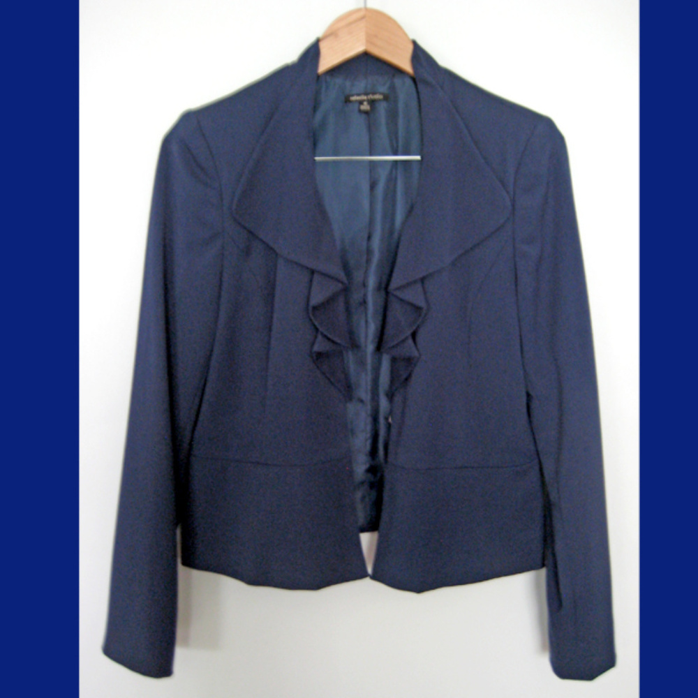 Perfect for Fall transition! Navy Blazer with nice detail